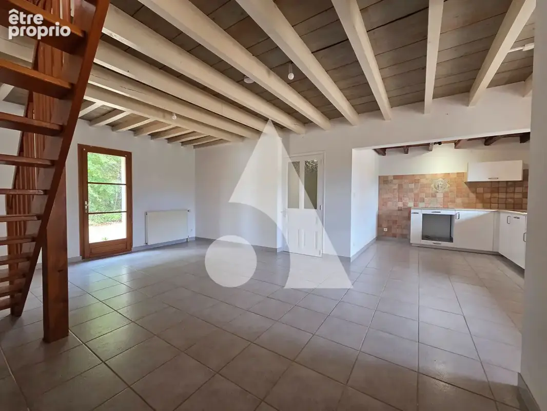 Maison bressane rénovée, 3 chambres, mezzanine, garage et terrain de 1 271 m² - photo 2
