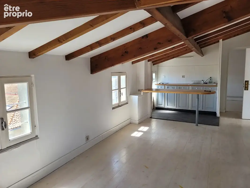 ROCHEFORT centre ville - au 3ème un appartement  de 40 m²  de type 3  avec 2 salles d'eau et 2 WC - photo 6