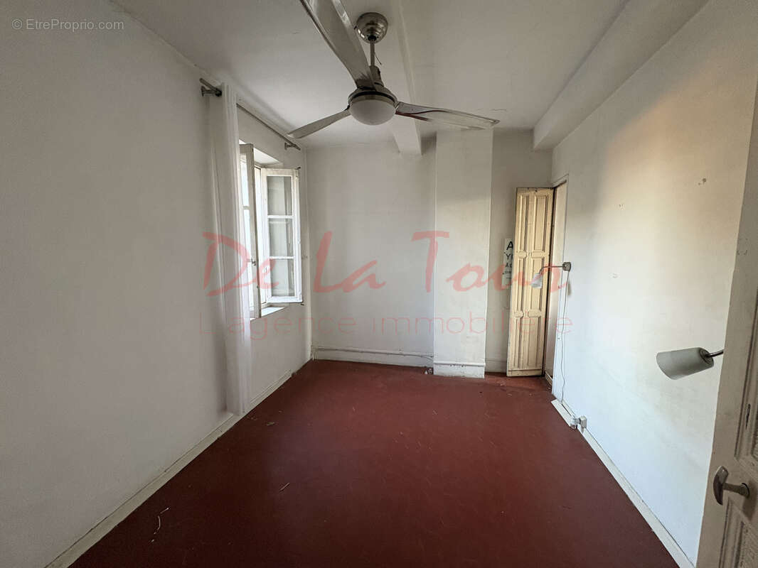 Immeuble avec commerce superficie totale 100m2 - photo 5