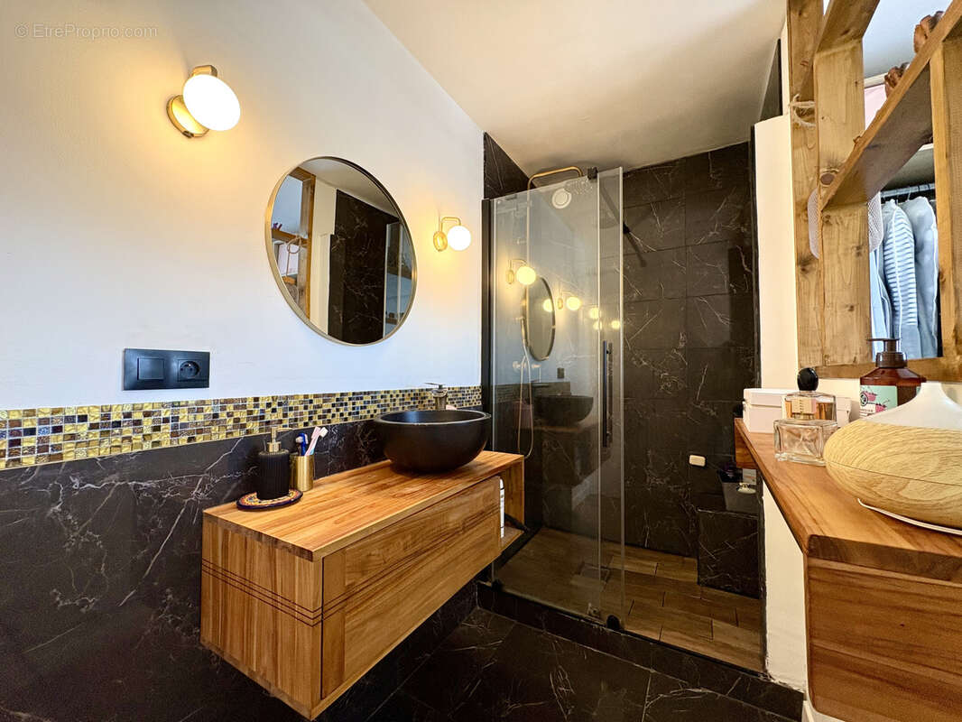 Appartement à SAINT-LAURENT-DU-VAR