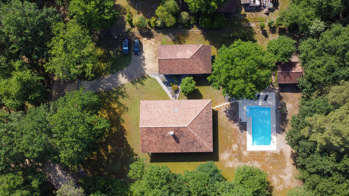 Maison familiale avec piscine et dépendances - photo 10