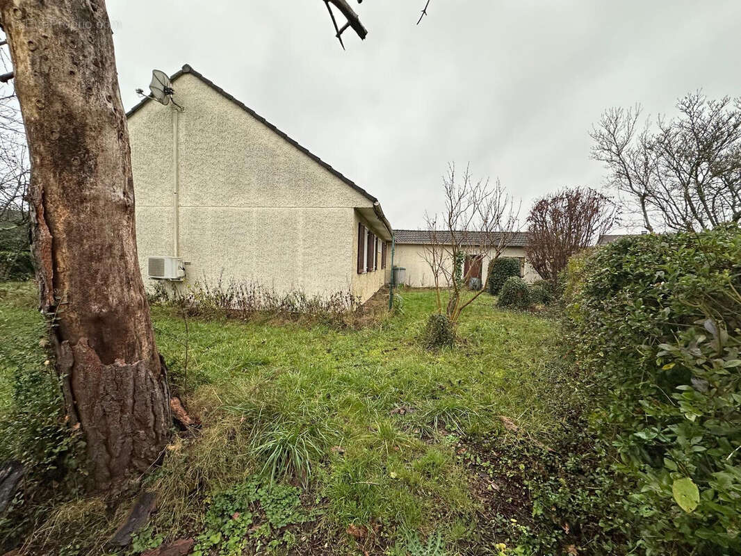 Maison à SAVIGNY-LE-TEMPLE