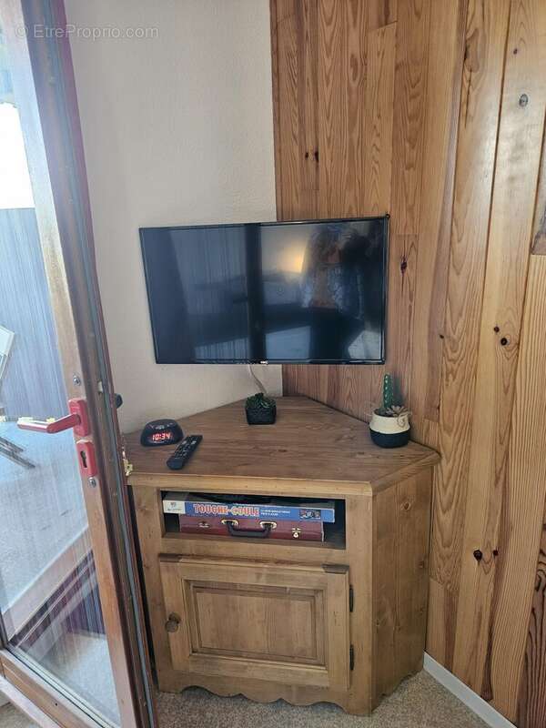 Coin TV - Appartement à MONTCLAR