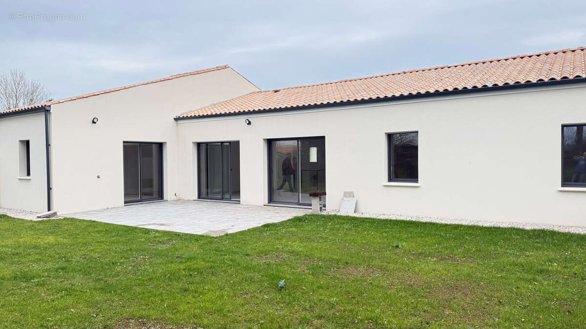 Maison à COULON