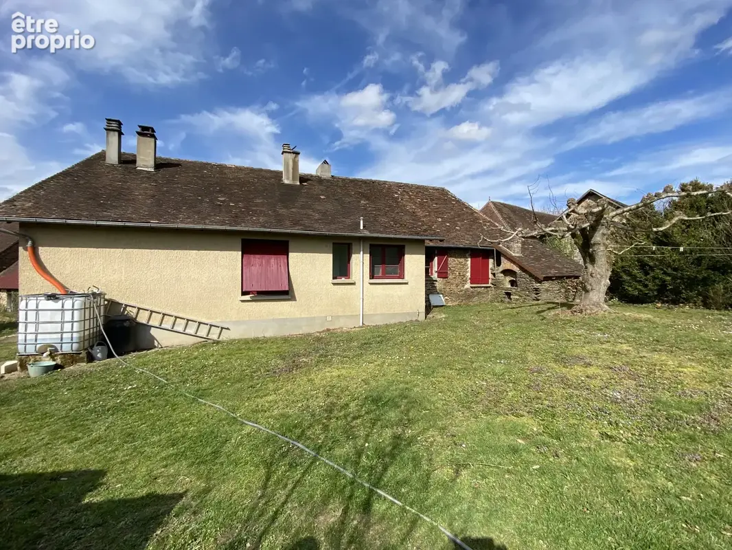 Meuzac dans un joli hameau. une maison avec sa grange et son puits - photo 5
