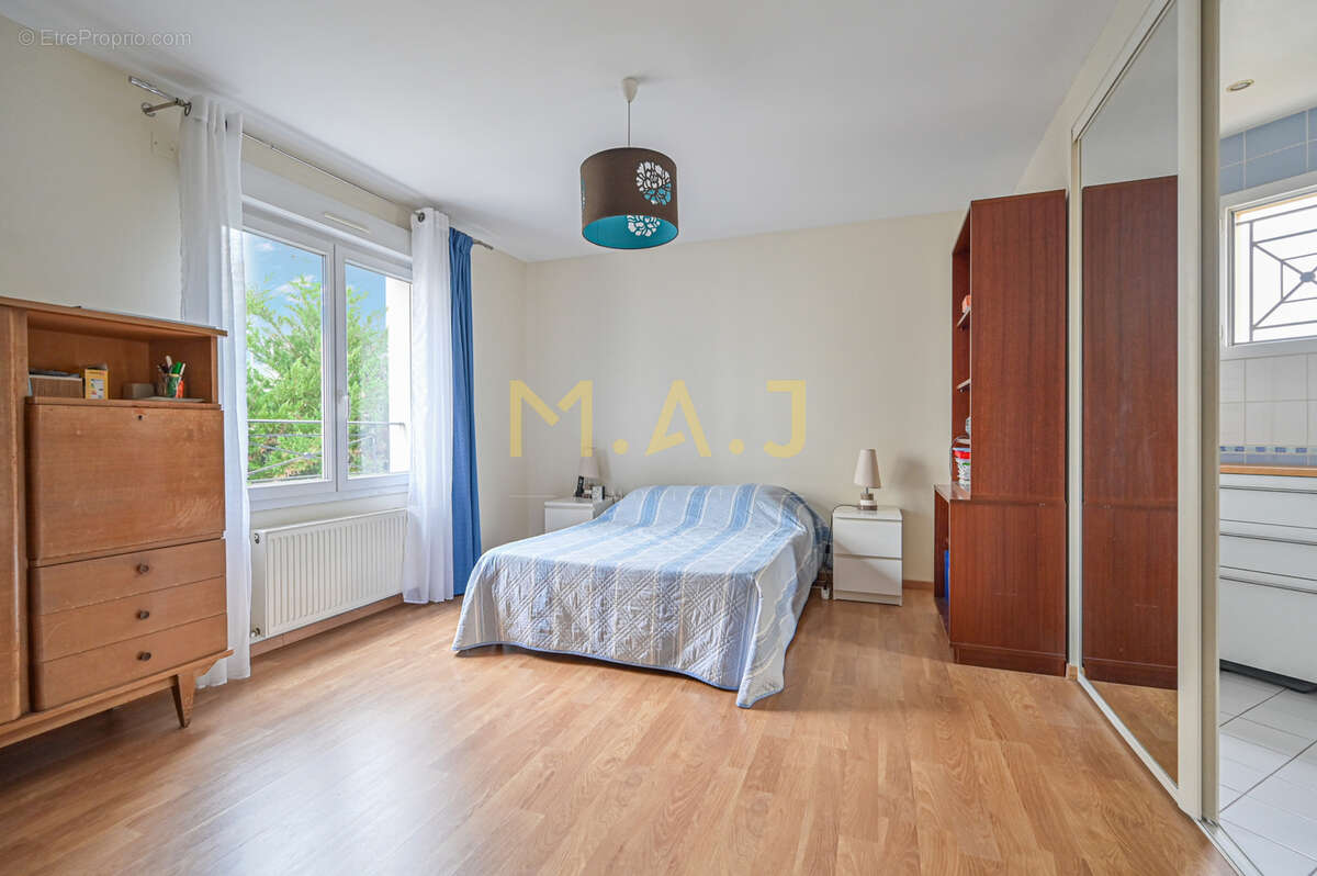 Maison à LE PERREUX-SUR-MARNE