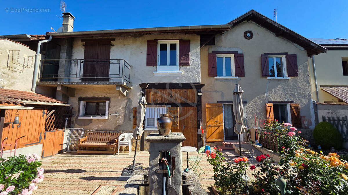 Maison à LA FRETTE