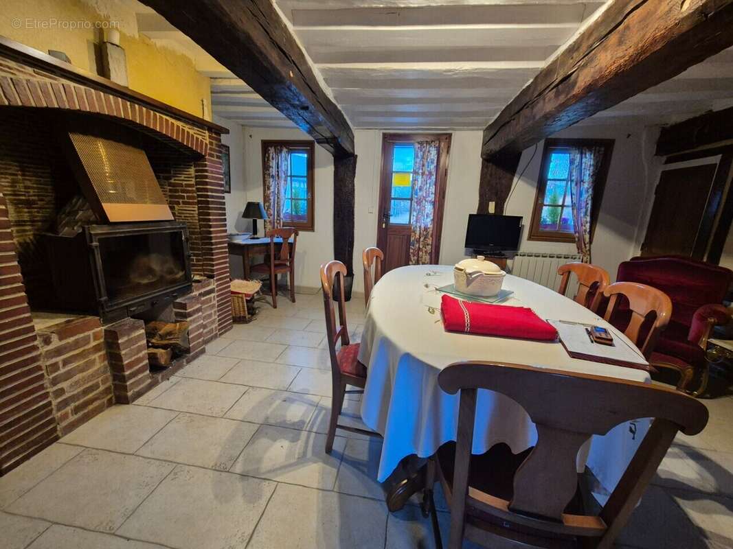 Maison à LE BEC-HELLOUIN