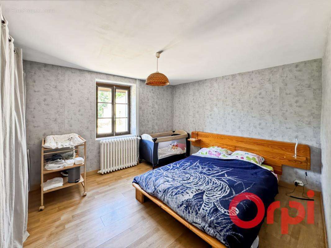 Maison à AINAY-LE-VIEIL