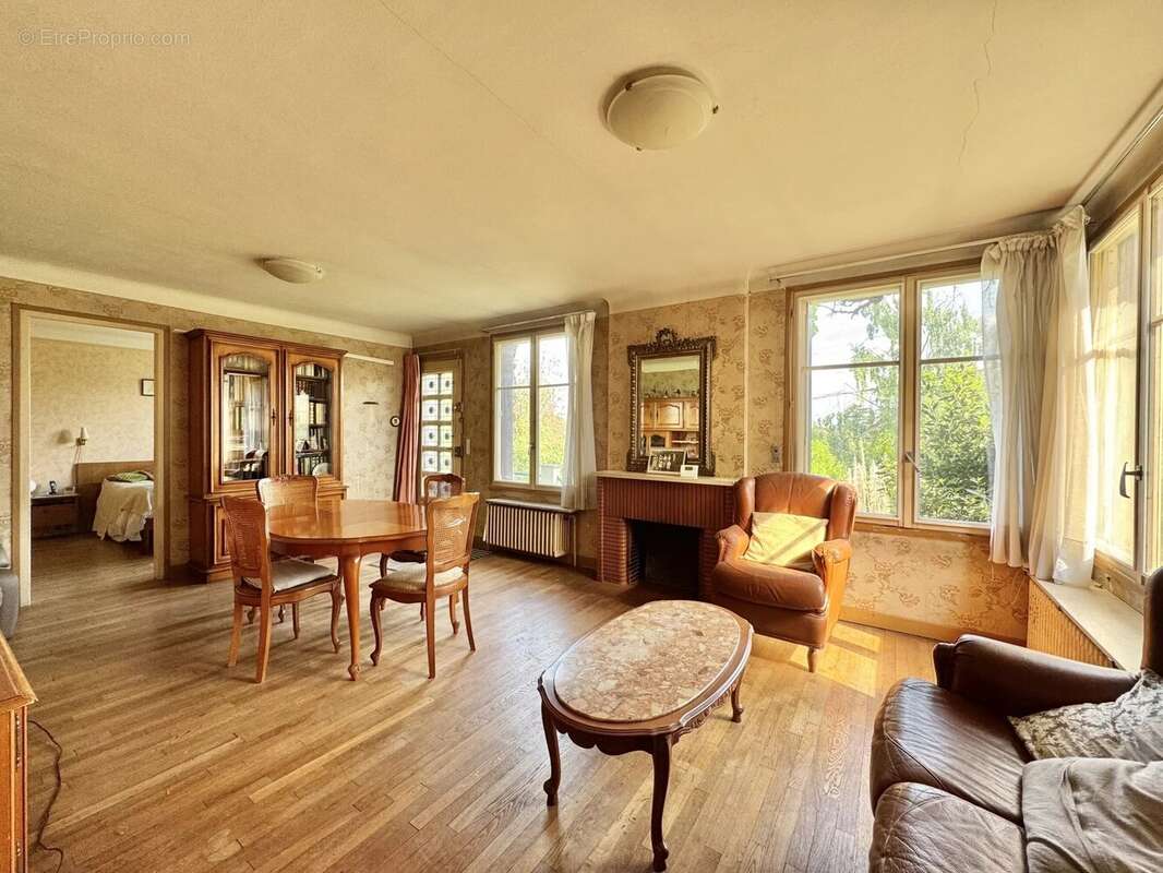 Maison à VERRIERES-LE-BUISSON