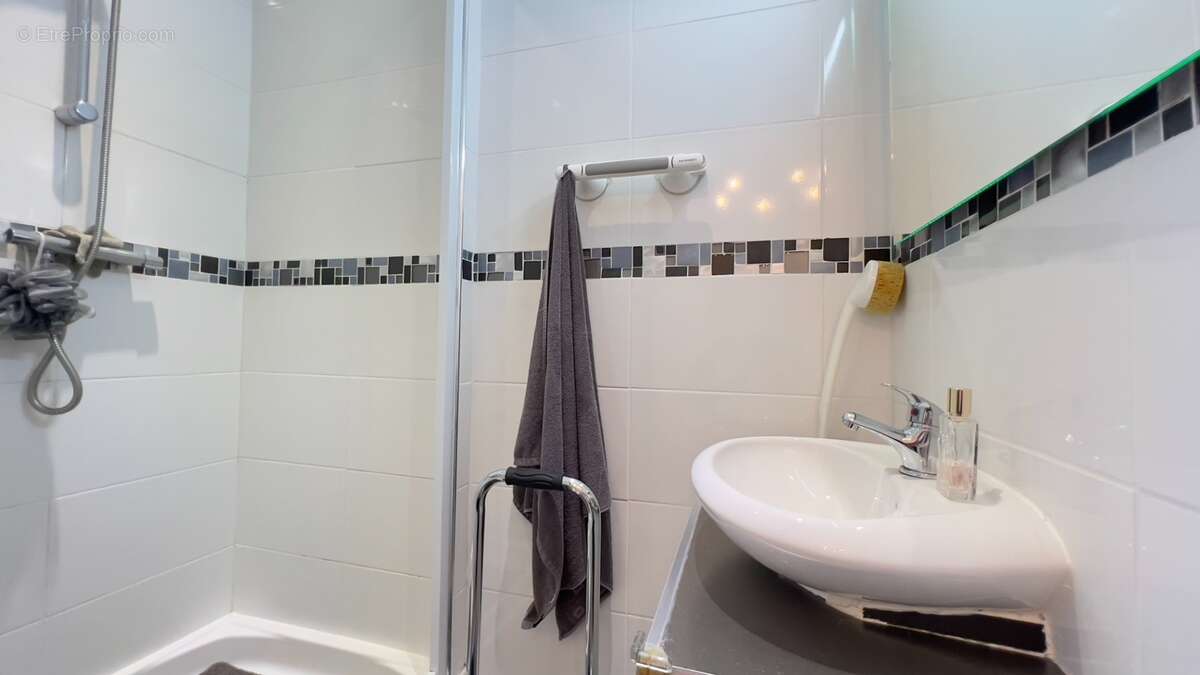 QUIMPER-Sud, rue du Léon (Quartier Prat-Maria), appartement de type T5 modifié en T4 de plus de 83 m² habitable, situé au 7ème é - photo 14