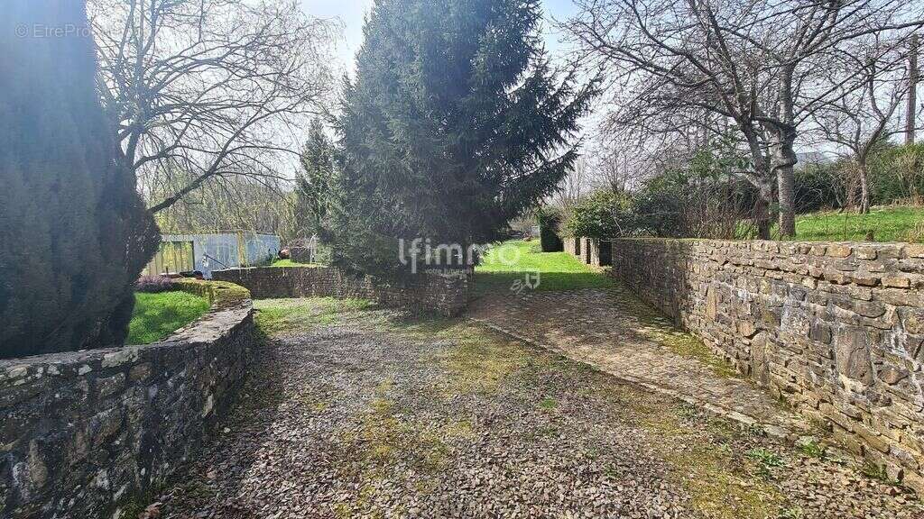 Terrain à SAINT-BOMER-LES-FORGES