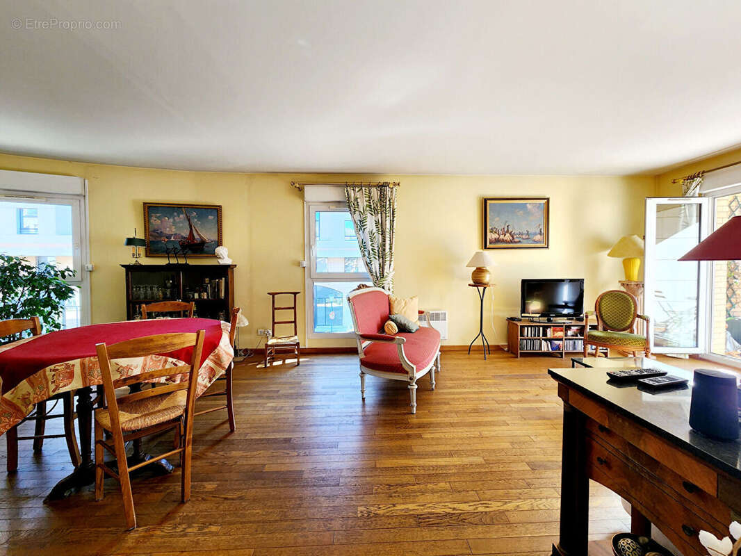 Appartement à LA GARENNE-COLOMBES