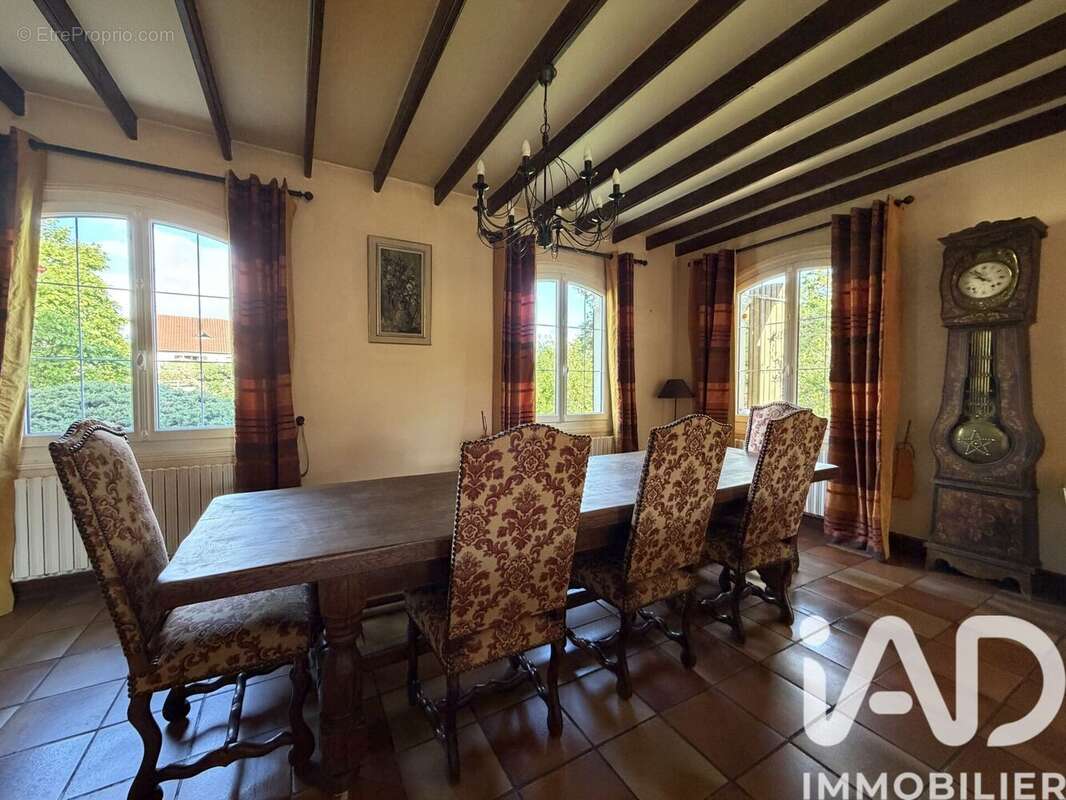 Maison 222 m² à Arconnay  - photo 4