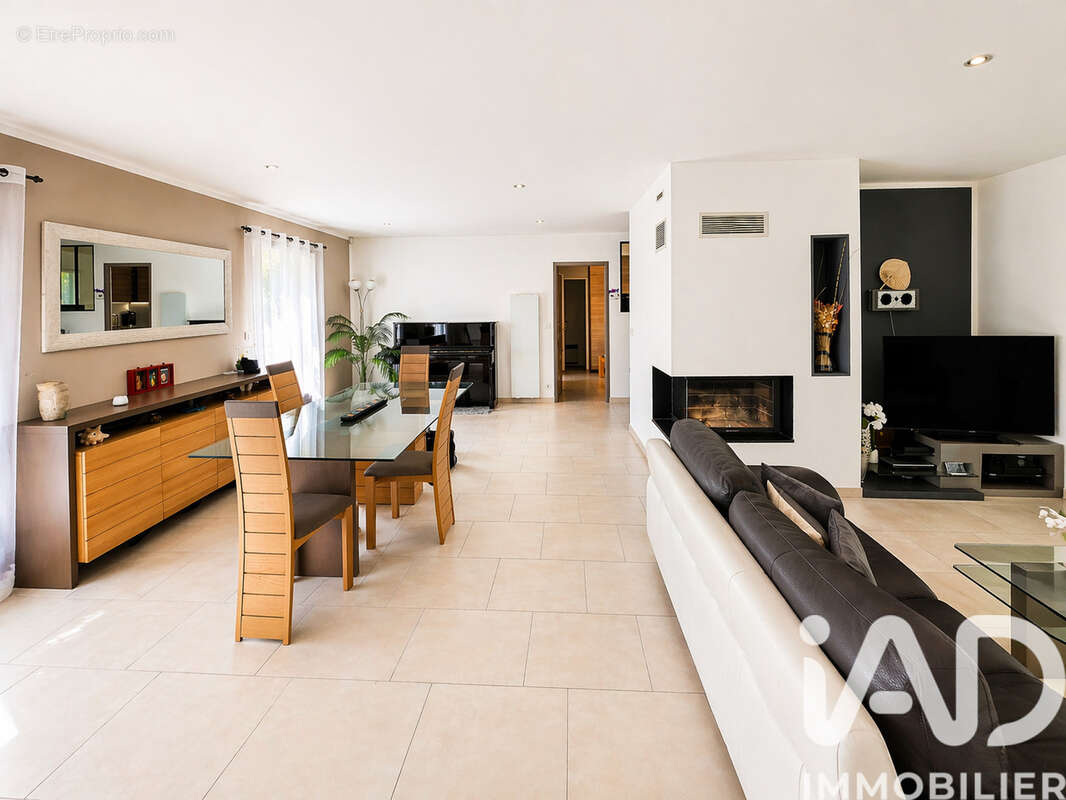 Maison 174 m² à La Roque-Sur-Ceze  - photo 7