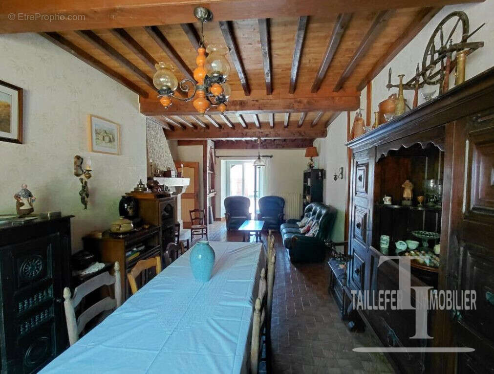 Maison à MILHAC-D'AUBEROCHE