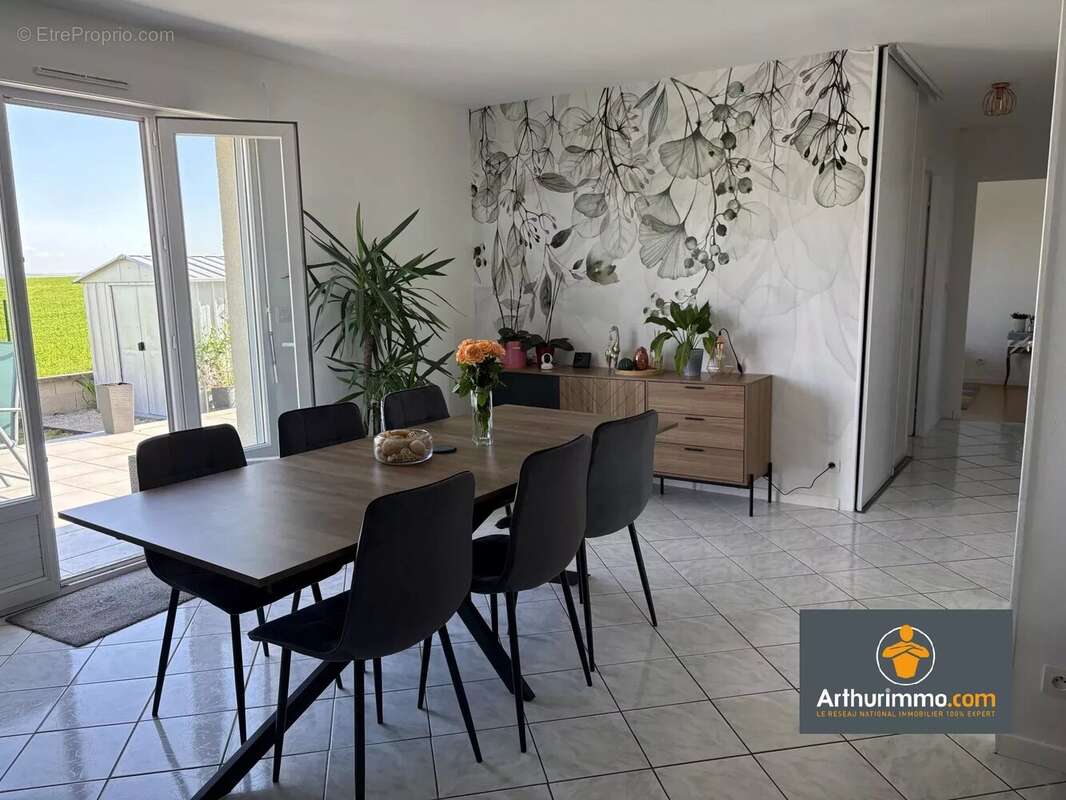 Maison à NEUFCHATEL-SUR-AISNE