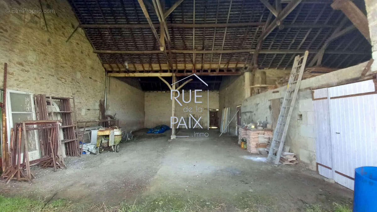 Maison à LENCLOITRE