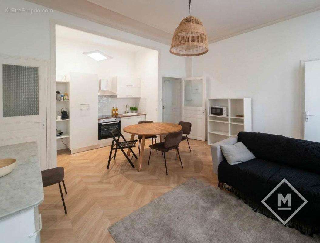 Appartement à MARSEILLE-2E