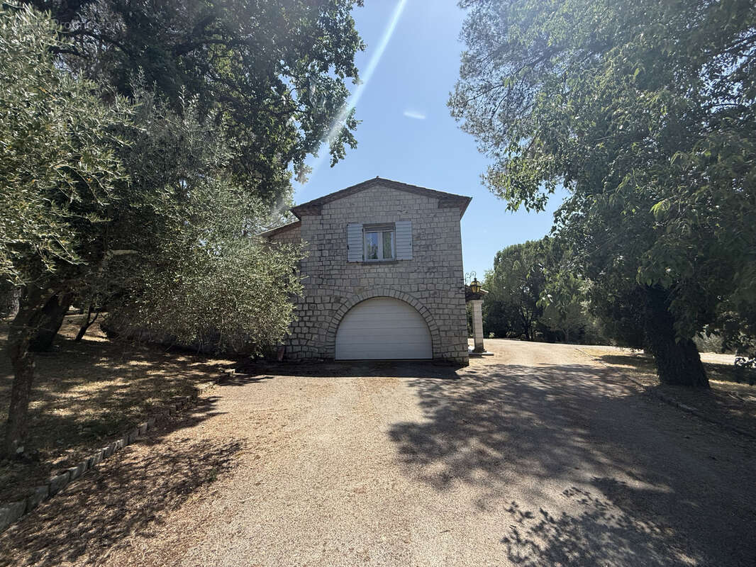 Maison à SAINTE-ANASTASIE