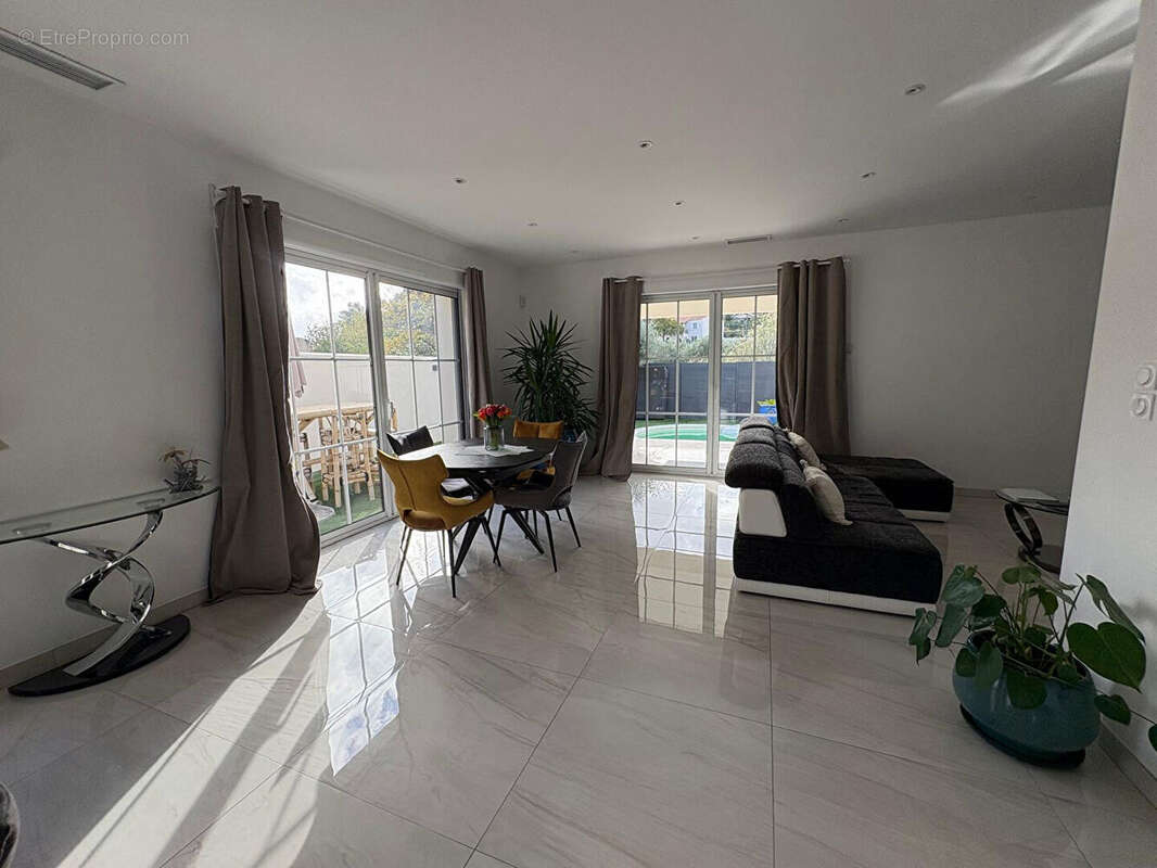 Maison à ROQUEVAIRE