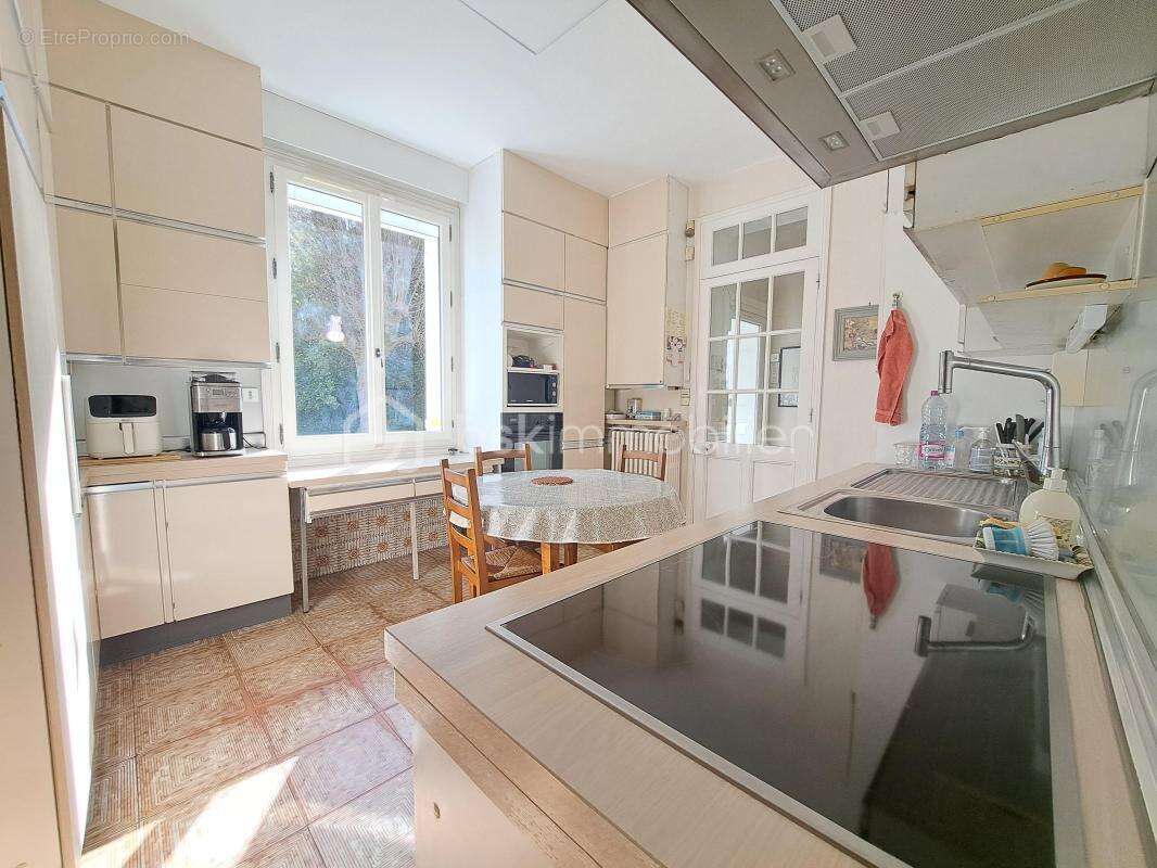 Propriete de caractetre avec dependance sur environ 3750 m² de terrain dans un environnement calme - photo 10