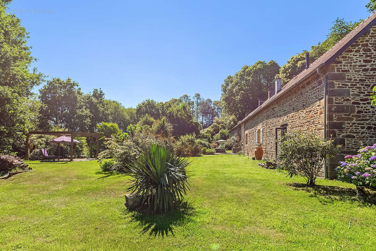 Maison à SAINT-BRICE-EN-COGLES