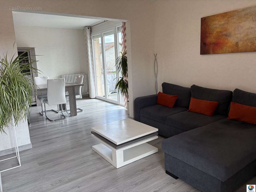 Appartement à LA VERPILLIERE