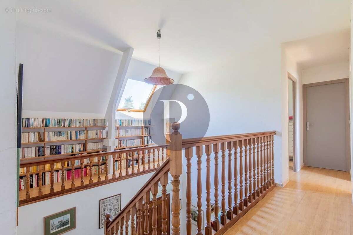 Maison à VERRIERES-LE-BUISSON