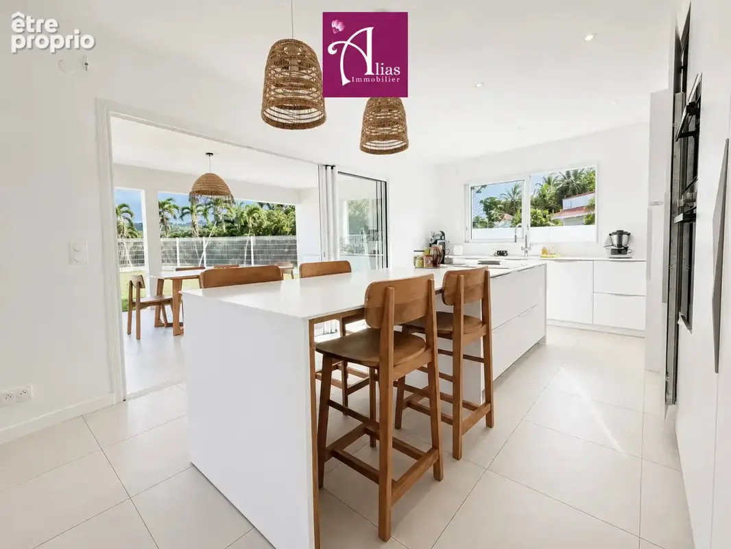 Villa contemporaine F6 de 205 m2 avec piscine à Duquerry   Petit-Bourg - photo 3