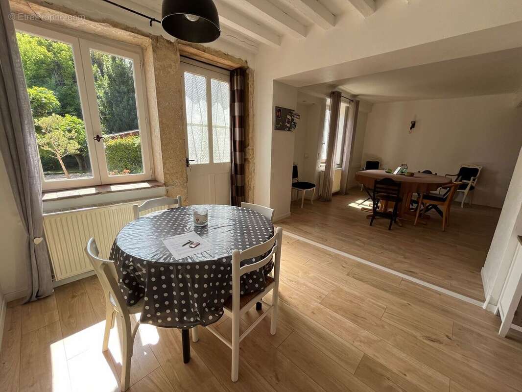 Maison à FONTAINES-SAINT-MARTIN