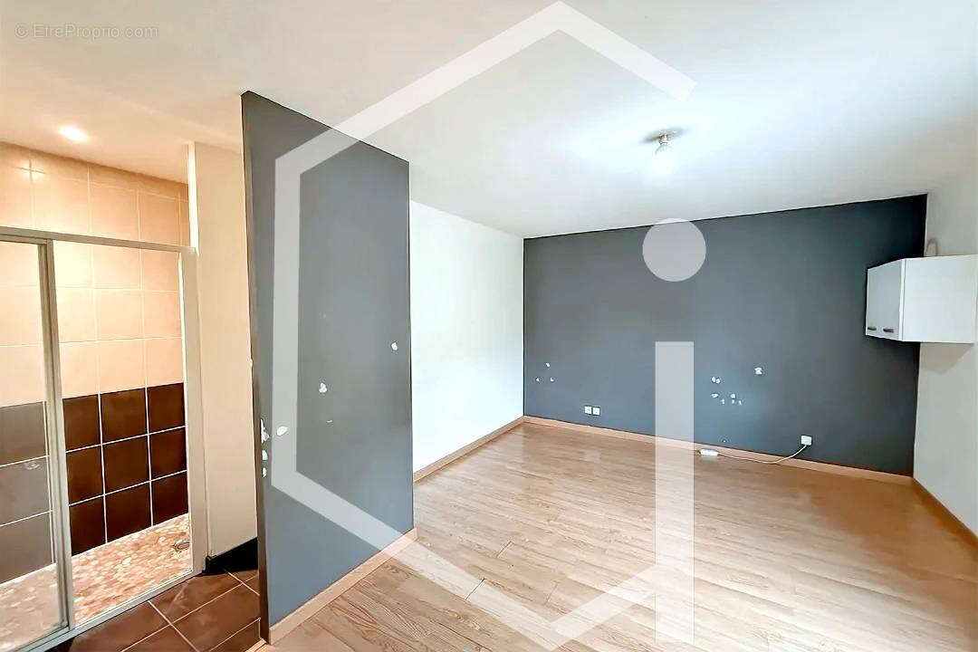 Maison à VARENNES-VAUZELLES