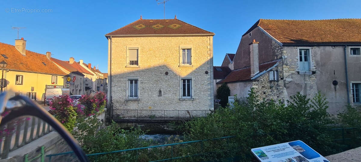 Maison à MIREBEAU-SUR-BEZE