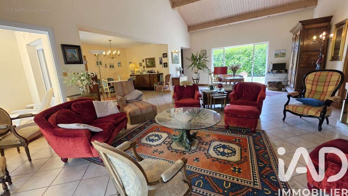 Maison 229 m² à Migne-Auxances  - photo 9