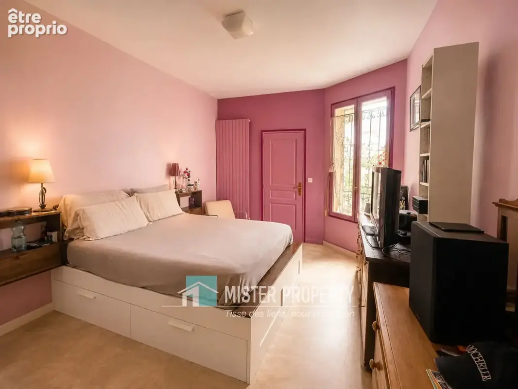 Rare à Bois-Colombes - Maison individuelle 7 pièces avec jardin et nombreuses possibilités - photo 5