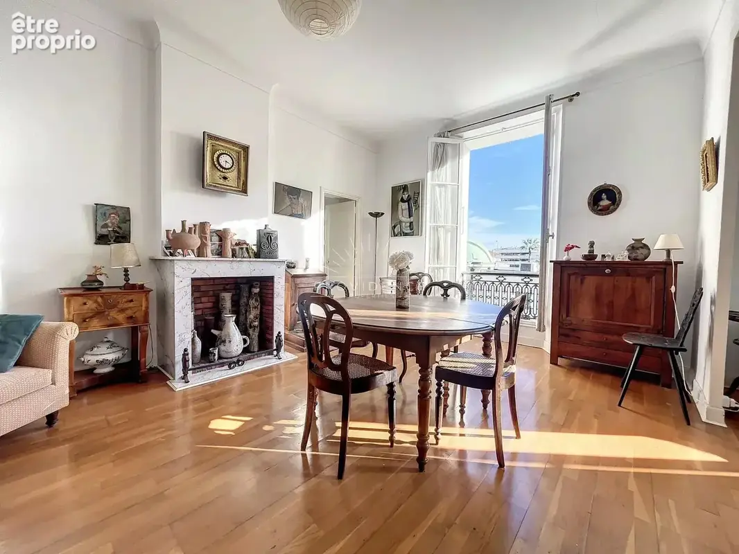 Appartement 4 pièces de 140 m² - Bourgeois avec potentiel, Cannes Centre - photo 4