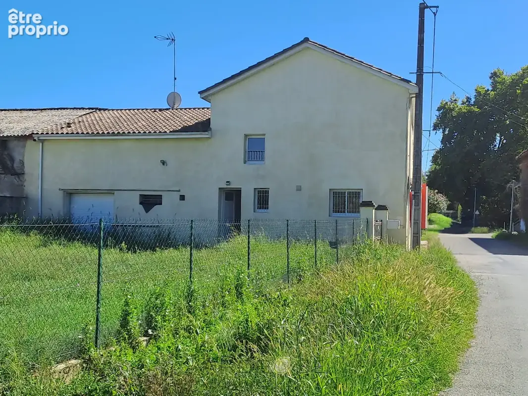 Maison rénovée avec 3 chambres, garage et jardin clos - photo 2
