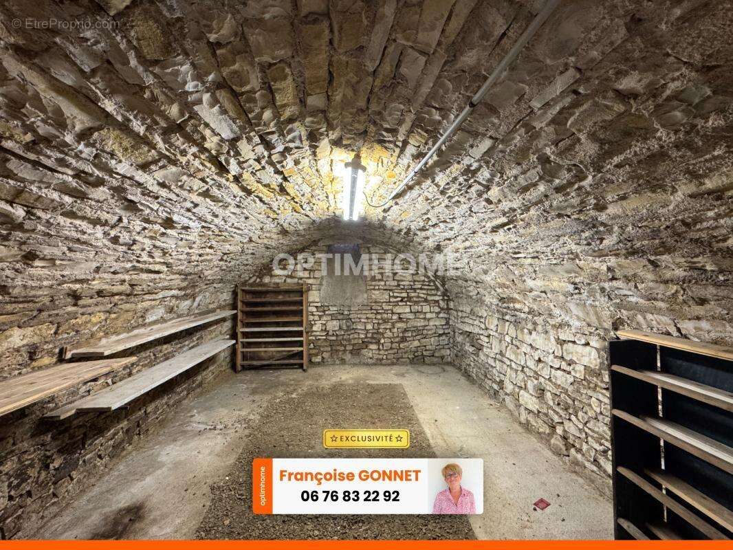 LONGERE de 215 m² - 6 pièces - 4 chambres - Piscine - 275 000 € - LAPAN - photo 30