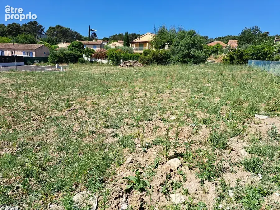 Terrain à GREASQUE