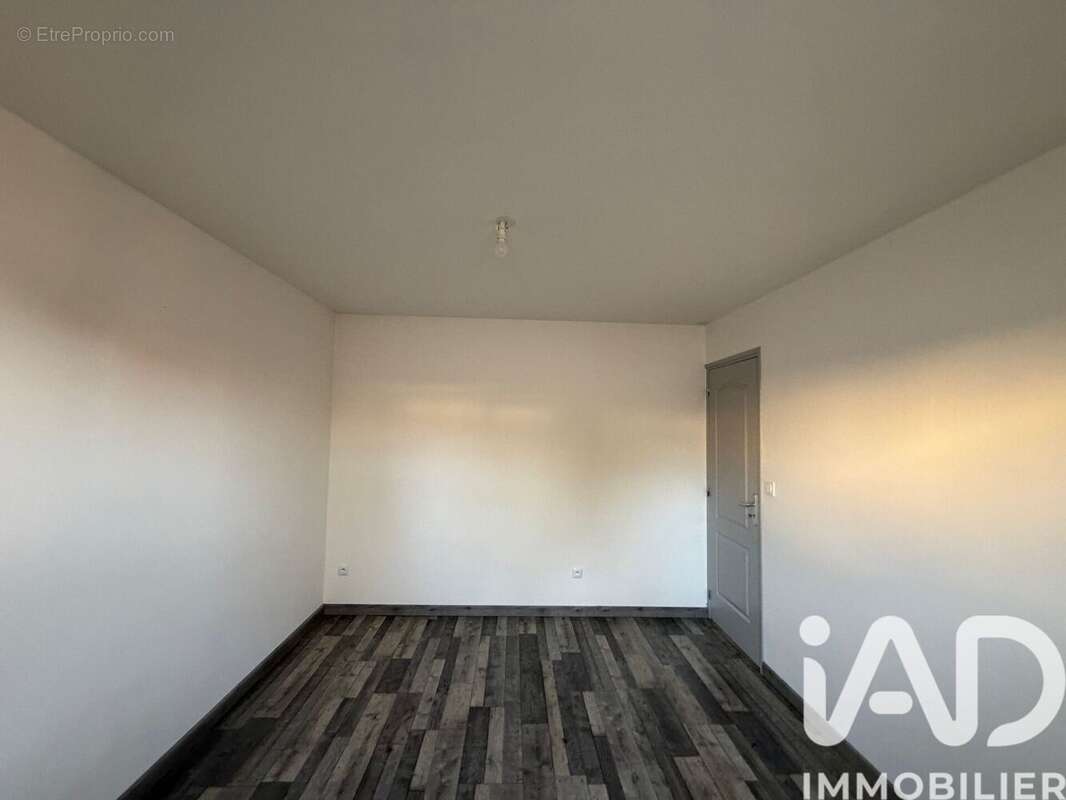 Photo 9 - Maison à LAROCHE-SAINT-CYDROINE