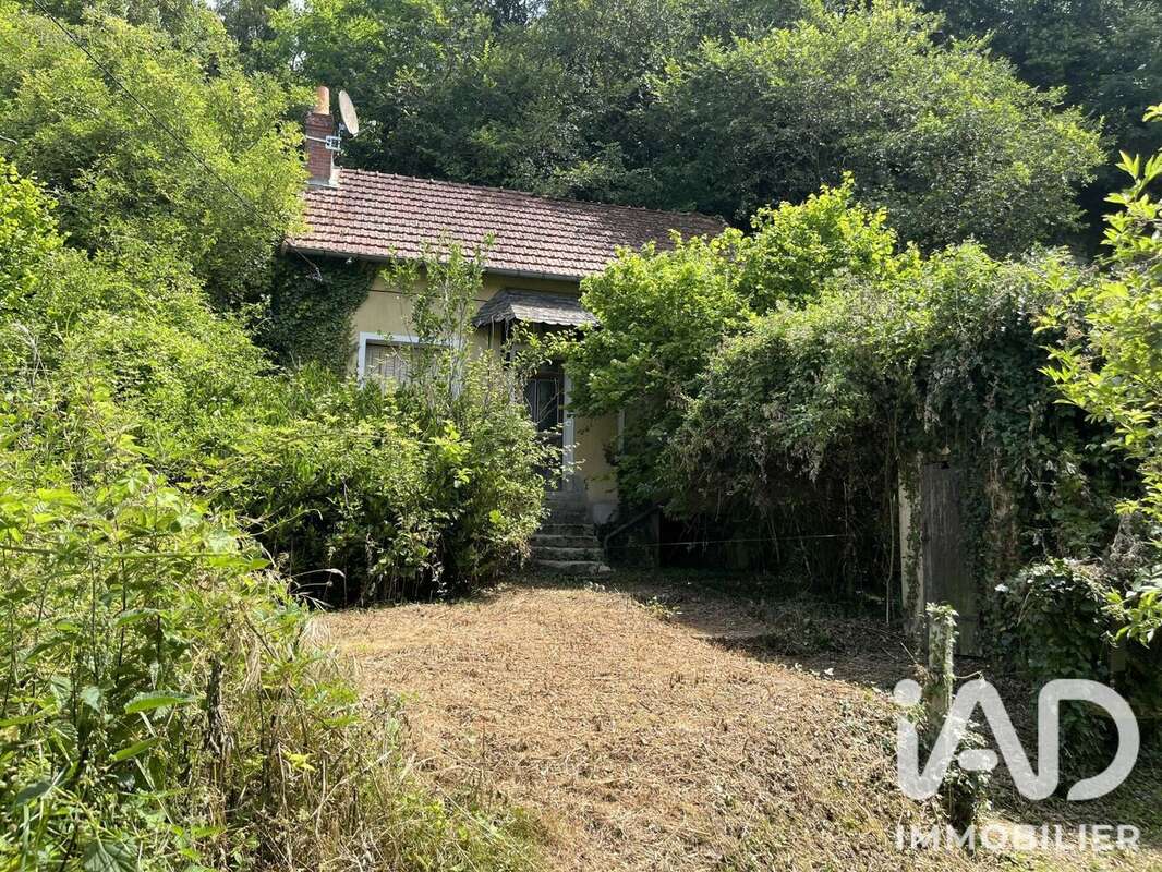 Maison 35 m² à La Celle-Guenand  - photo 2
