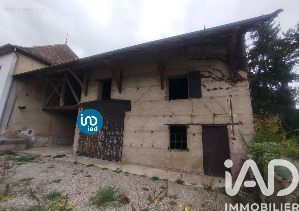 Maison 168 m² à Saint-Victor-De-Morestel  - photo 2
