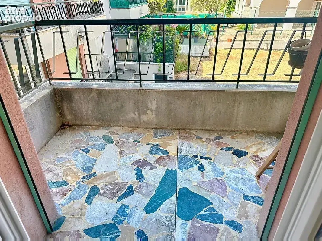 Grand F1 avec Balcon et cave - photo 11