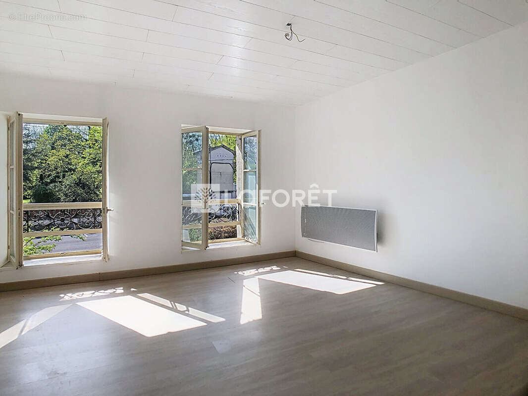 Appartement à VOUZIERS