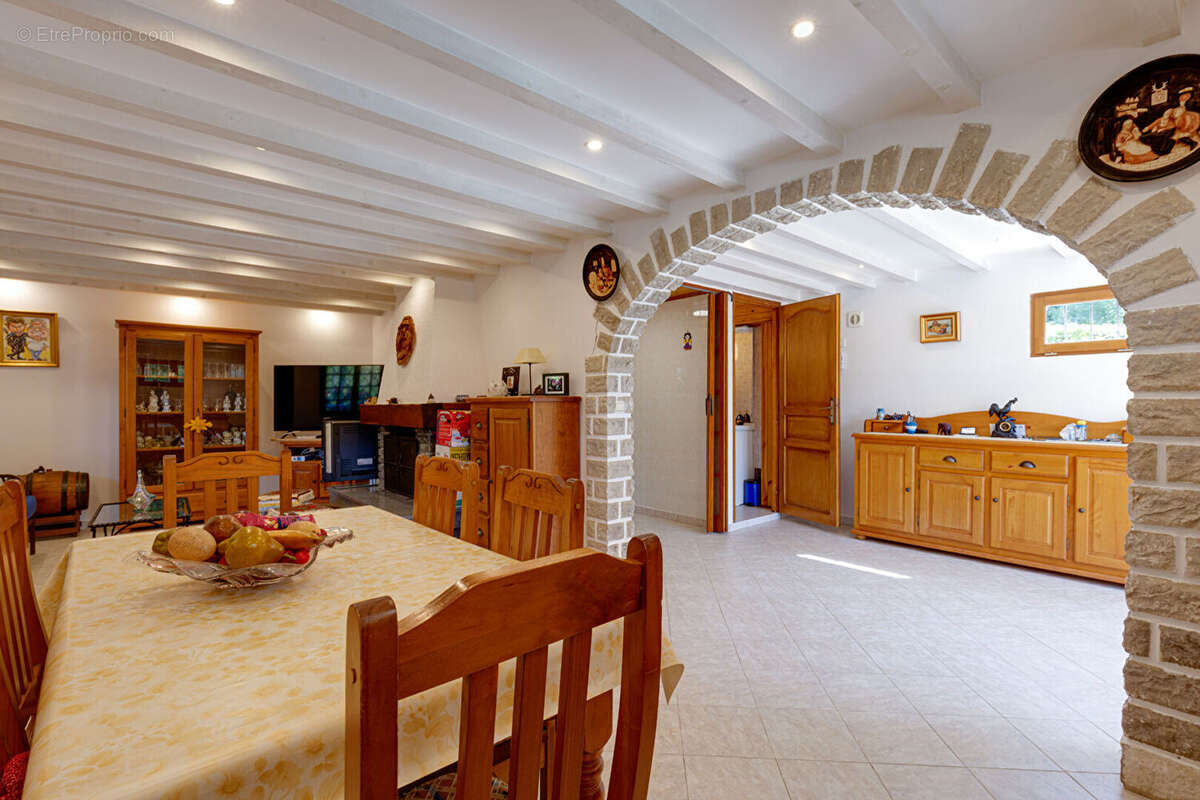 Maison Yvoire 4 pièces 100,50 m² sur 1180 m² de terrain avec piscine. - photo 4
