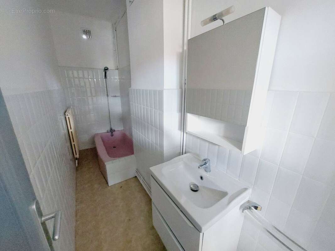 Photo 8 - Appartement à SAINT-PRIEST-EN-JAREZ