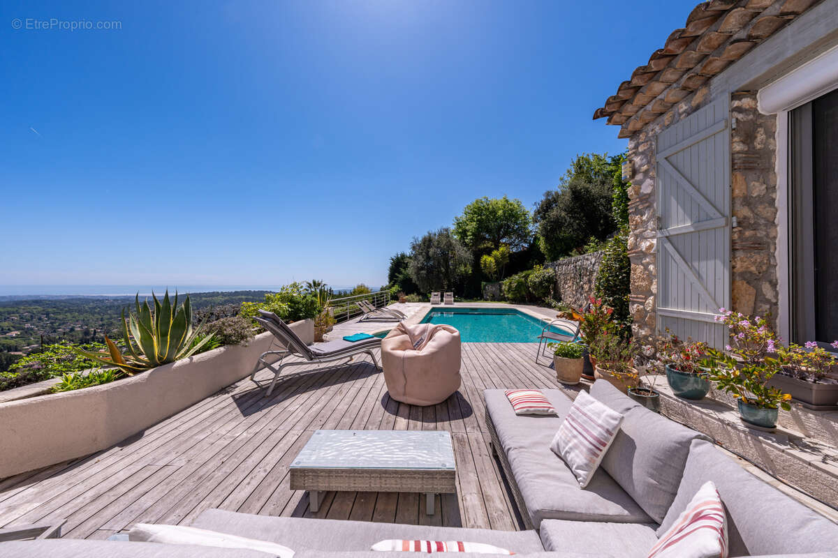 Maison à TOURRETTES-SUR-LOUP