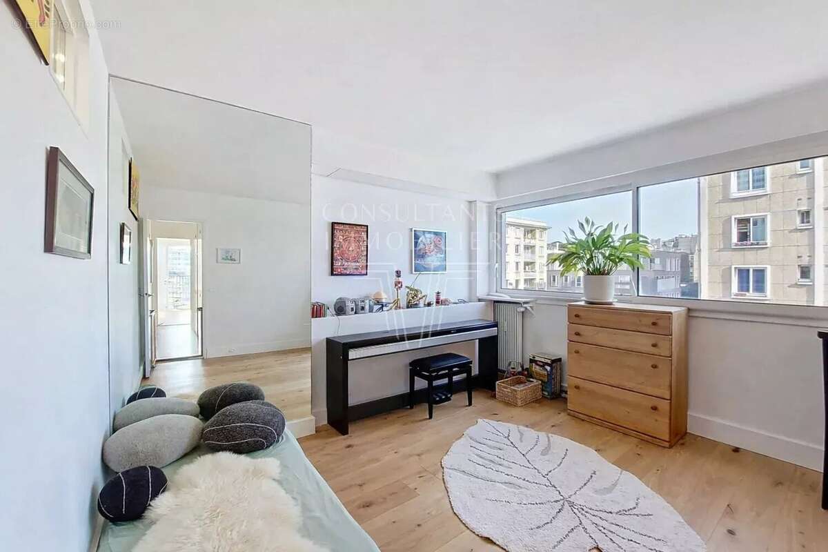 Appartement à PARIS-16E