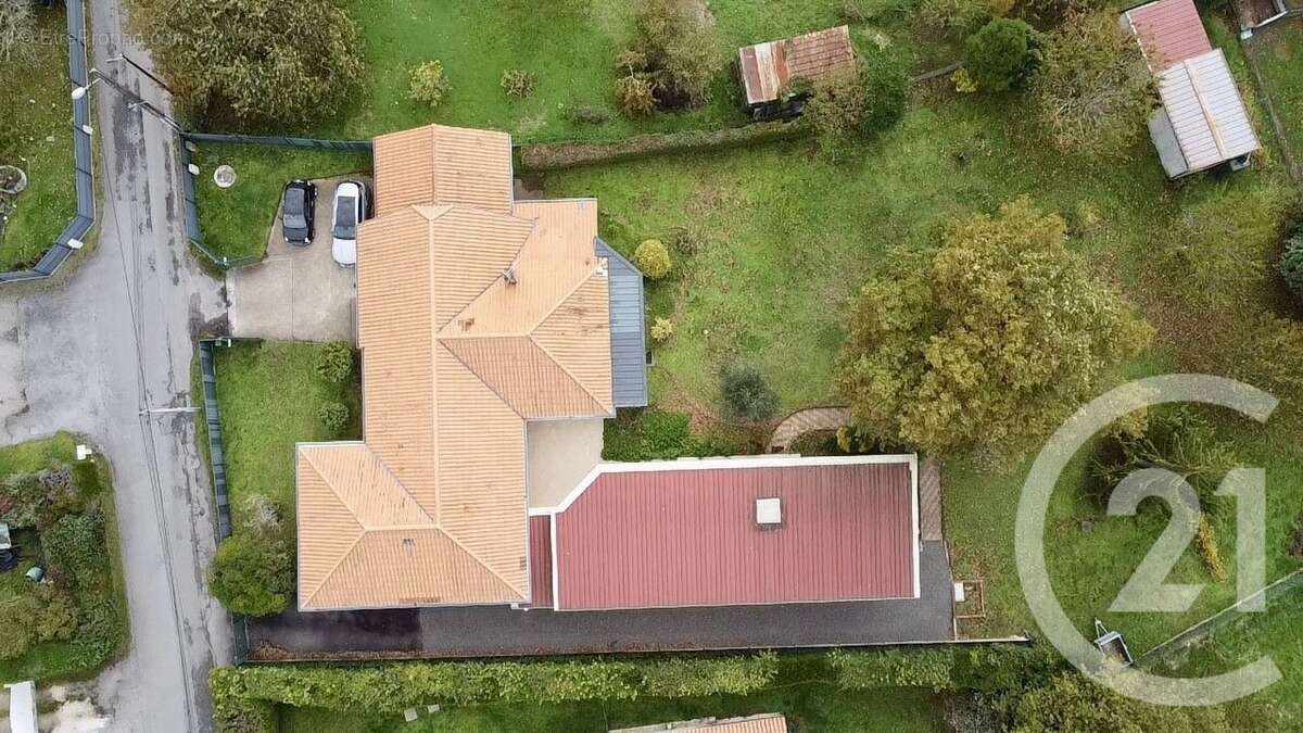 Maison à SAINT-JUNIEN