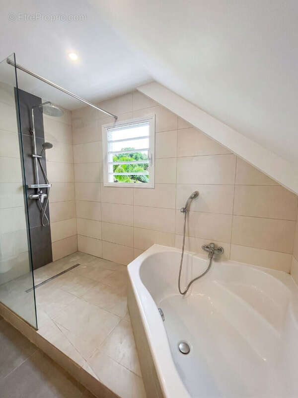 A VENDRE - Maison F6 avec vue dans les bas de La Bretagne - photo 13